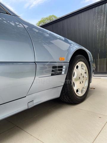 Mercedes Benz 300SL R129 Convertible Sports Coupe - 5