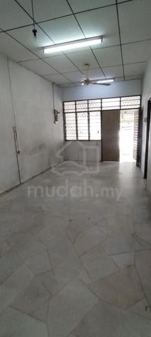 Semi-Detached House @ Ayer Itam La-2400sqft 3-rooms Partly Renovated 1