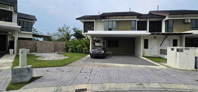 Semi-D Laman Alamanda Kota Seriemas Big land 5 Rooms 3 car park klia 1