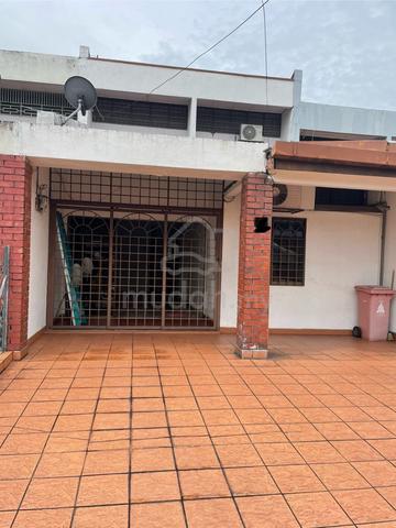 TAMAN MAYANG JAYA, 1.5 Storey House, Near to Atria/ 1 Utama/School/MRT 1