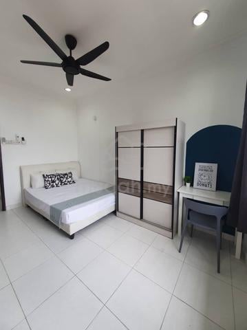 Master Room @ Jelutong. Private Bathroom. Utilities Included 1