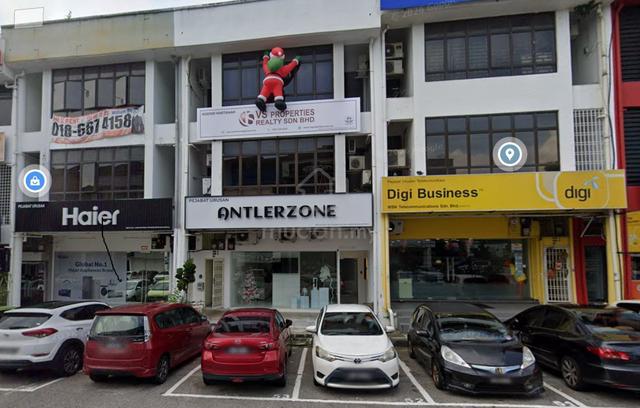 For Rent Shoplot: Johor Bahru, Taman Molek, First Floor Renovated 1