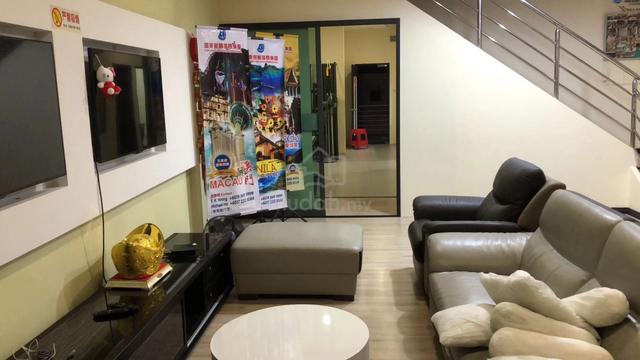 Shop unit For Sale Located at Trinity Hub at Jalan Datuk Tawi Sli 1