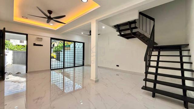 FULLY REFURBISHED 2-Storey Terrace Taman Kinrara Seksyen 2 Puchong 1