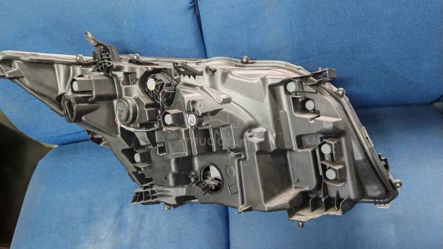 Toyota Vellfire AH30 LH Headlamp - photo 2 of 4