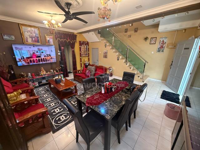 End Lot Open Facing RENOVATED Double Storey Taman Bukit Semenyih 1