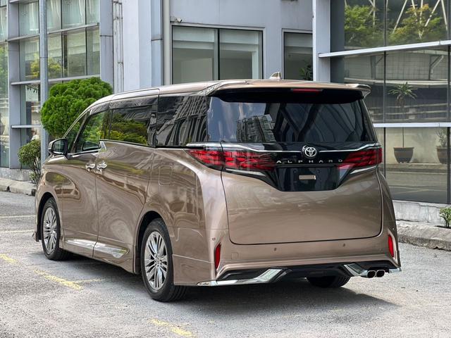 2025 Toyota ALPHARD 2.5 Z GOLD BODYKIT & SIDE STEP - 2