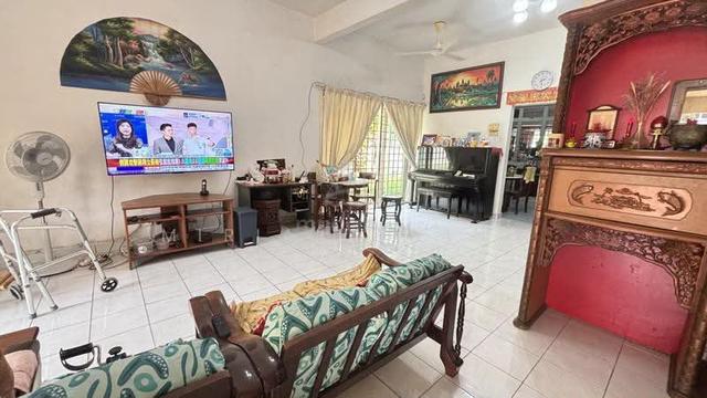 Double Storey Endlot 15ft Side Land, Kota Kemuning, near Chung Hua 1