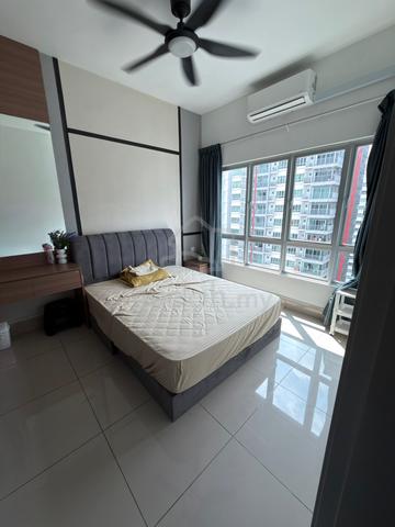 Razak Residence Full Furnished Middle room attached bathroom 1