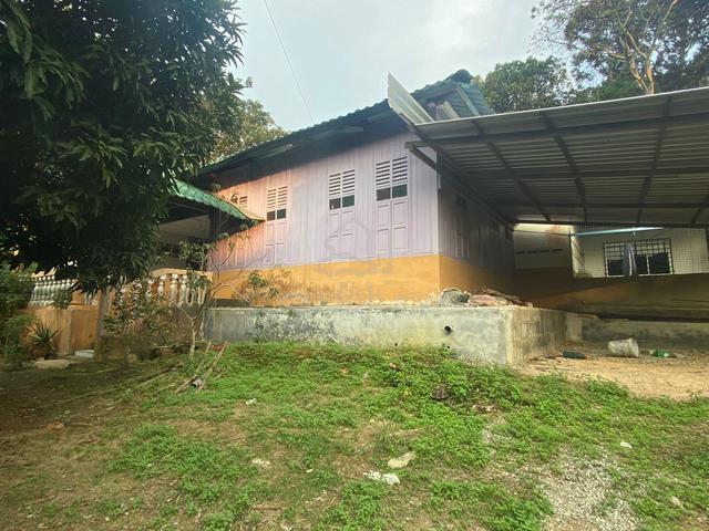tanah + rumah luas untuk dijual 1