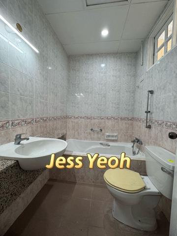 Bungalow Master Room for Rent Greenlane Jelutong near GH Hospital 2