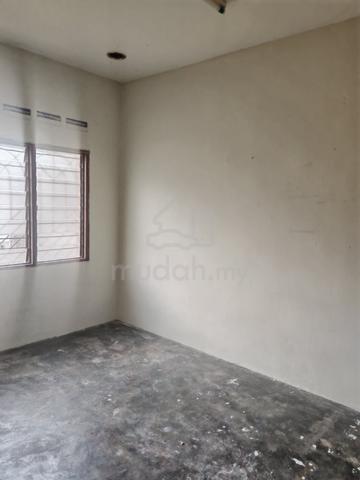 Teres 2 tingkat, Tmn megah kluang 1