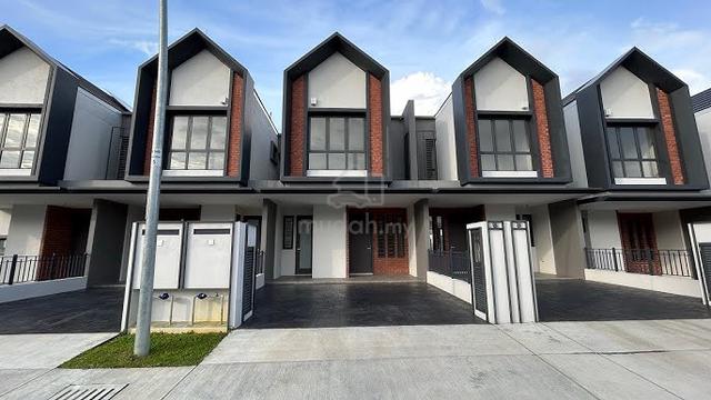 2 Storey House in Ilham Residence, Elmina East For Rent. 1