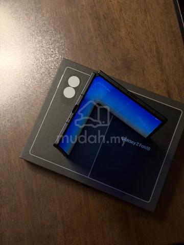 Samsung Galaxy Fold 8 12/256GB black like new - photo 4 of 6