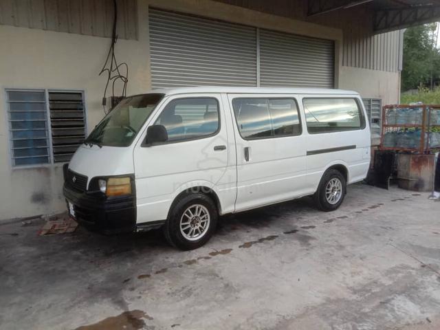 2002 Toyota HIACE 2.4 (M) - 1