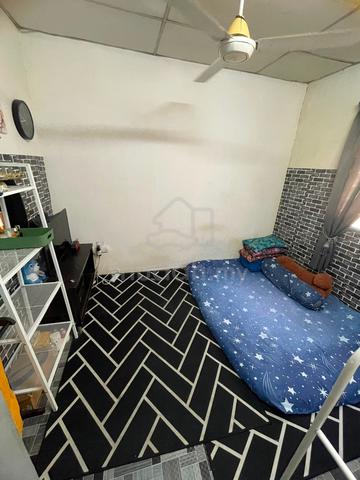 mencari Roomate sebilik(LRT taman melati)kL 1