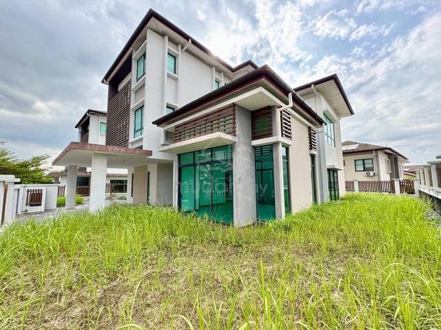 CHEAPEST 3 Storey AMBER BUNGALOW with Lift 1