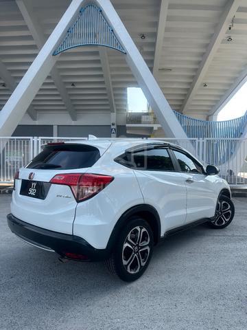 2015 Honda HR-V 1.8 V (A + 1 Year Warranty - 4