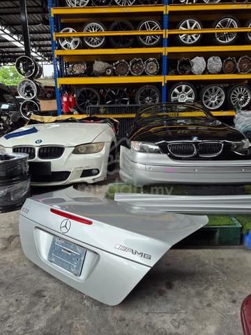 Mercedes Benz W211 E55 AMG Bonet Belakang - photo 4 of 6