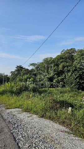 Tanah Tepi Jalan Behrang 1