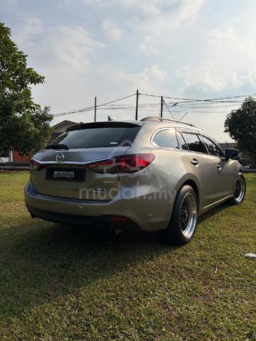 MAZDA 6 Grand Touring 2.5 SKYACTIV WAGON (2013)
- 2