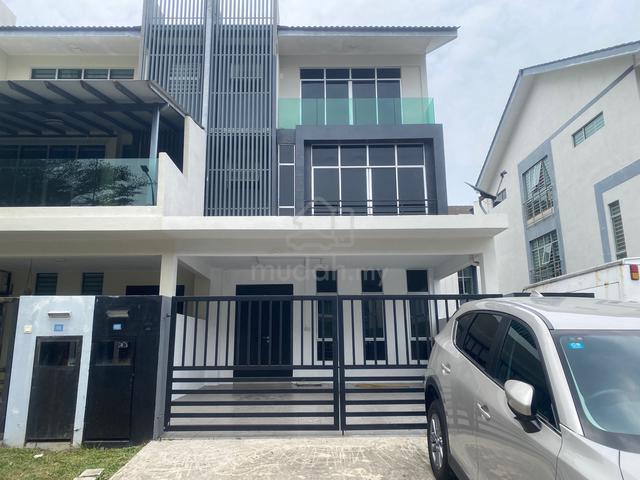 Endlot 3 storey terrace Bangi Avenue 3 Bandar Sri Putra Bangi for rent 1