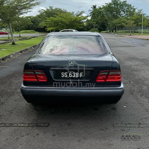 1995 Mercedes Benz 230E 2.3 (A) - 4