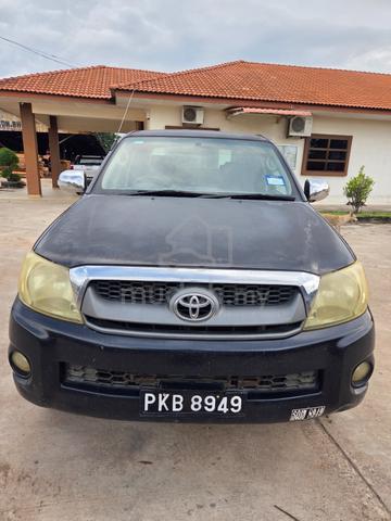 2011 Toyota HILUX 2.5 STD (M) - 1