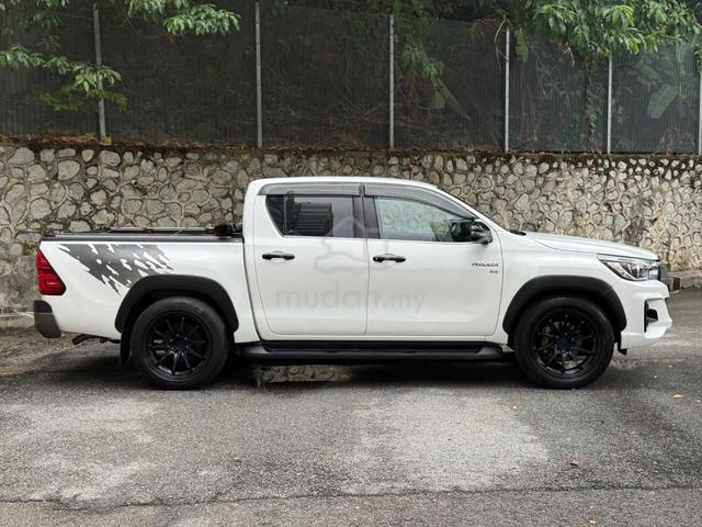 Toyota HILUX 2.8 BLACK EDITION / RACING SPORTRIMS - 3