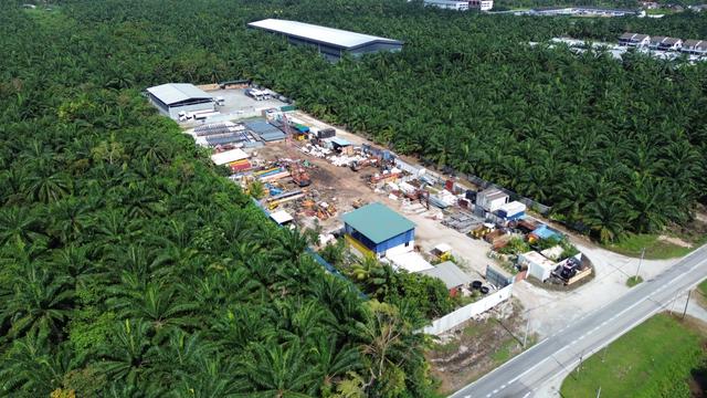 Cheap!!! Cheap!!! Jenjarom 3 acres agri land zoned light industry 3