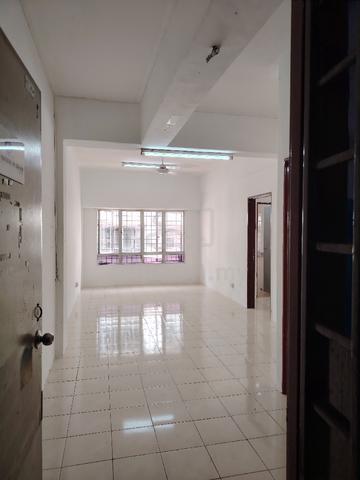 Dataran Otomobil Apartment 1