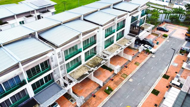 22X72 NON BUMI LOT 💥 ALSTONEA Taman Subang Mas 3 Storey Subang Jaya 1