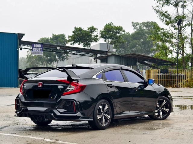 -2016 Honda CIVIC 1.5 TC (A) TYRE R LOOK FULL LOAN - 4