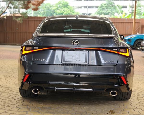 2022 Lexus IS300 2.0 F-SPORT RED LEATHER 360 CAM - 4