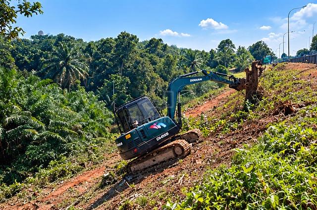 Sewa Mini Excavator 5 ton - photo 2 of 6