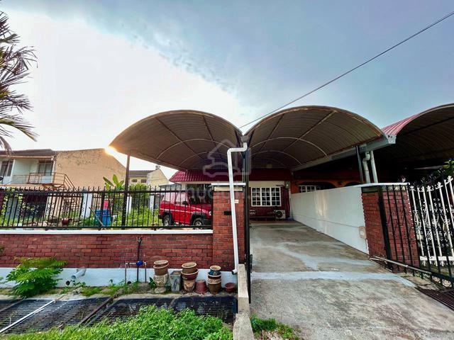 END LOT FULLY RENOVATED Double Storey at Seksyen 10, Shah Alam 1