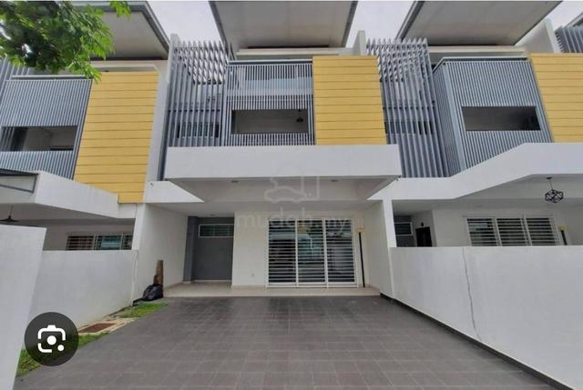 3 storey superlink 92 nadayu for sept / ogos not furnish 1