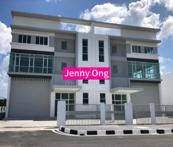 Facing Main Road Semi D Factory At Golden Gateway, Valdor For Rent 1