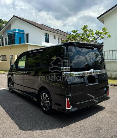 2021 Toyota VOXY 2.0 ZS KIRAMEKI III (A) - 4