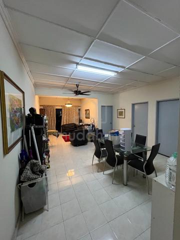 Sharing Room 2 person. Female. Baiduri Apt Seksyen 7 Shah Alam 1