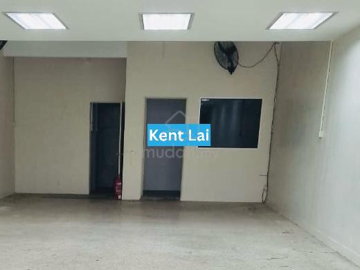 Weld Quay ground floor shop for RENT!Good location & near tourist area 2