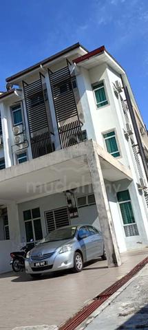 3 Storey Teraced House Corner Lot for Hostel near UTAR 1
