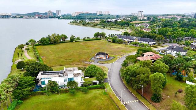 Corner lot Commercial Land Perdana Lake View East, Cyberjaya 1