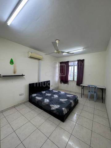Fully Furnished Master Bed Room for rent cyberjaya 1