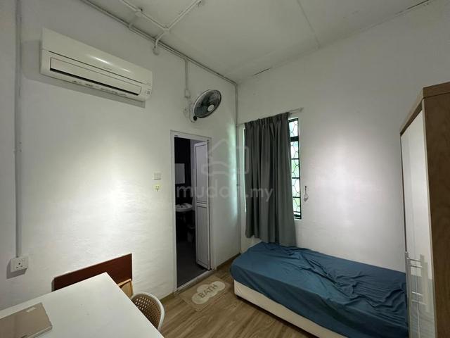 Aircon room own toilet Georgetown gurney phuah hin leong 1