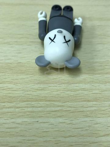 BE@RBRICK KAWS 100% (As-is condition) - photo 6 of 6