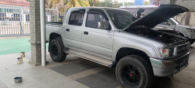 2000 Toyota HILUX 2.8 DUAL CAB (M) - 2