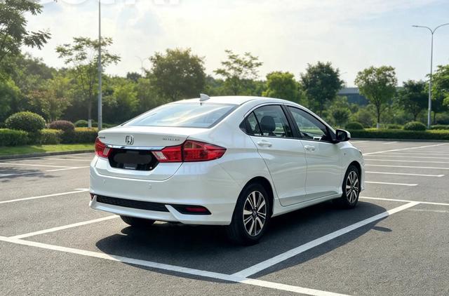 TRUE YEAR 2019 Honda CITY 1.5 E FACELIFT ANDRIOD - 4