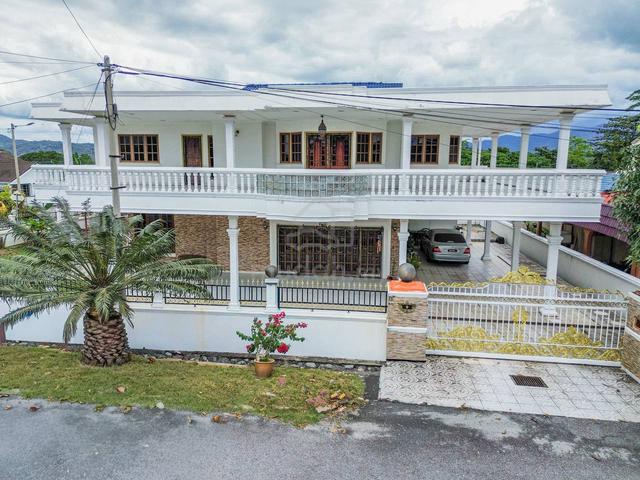 Corner Lot Double Storey Terrace Taman Paroi Jaya , Seremban 1