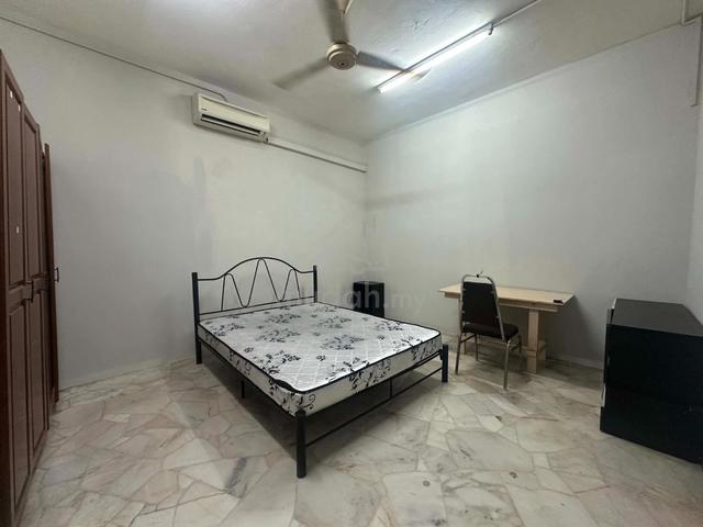 Big room @ Sentul Barat MRT (Free AC usage) - many car parks 1